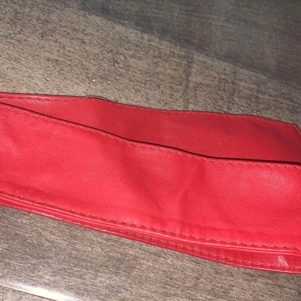 VINTAGE FOB TRADING RED WITH GOLD COLORED BUCKLE - Picture 3 of 4